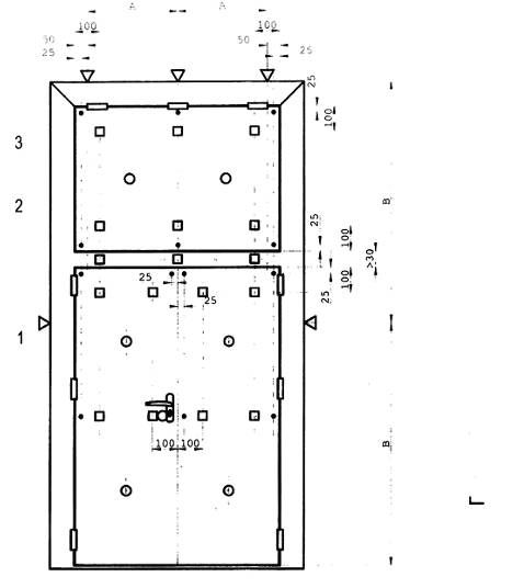 Hình 23 - Ví dụ về bố trí các đầu đo nhiệt trên bề mặt không tiếp xúc với lửa của các cửa hai cánh có Tấm cánh giả phía trên liên kết bản lề vào khuôn cửa (chiều rộng lớn nhất của cánh nhỏ hơn 1 200 mm)